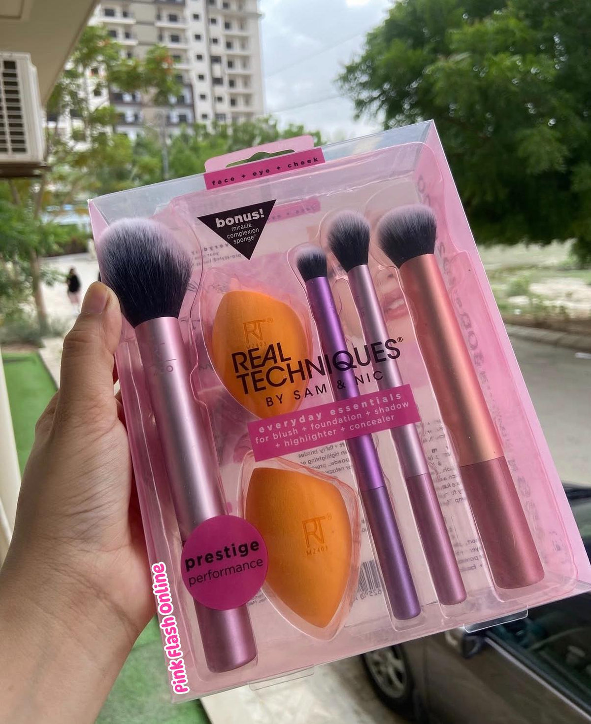 REAL TECHNIQUES (Everyday Essentials - For Blush+Foundation+Shadow+Highlighter+Concealer)